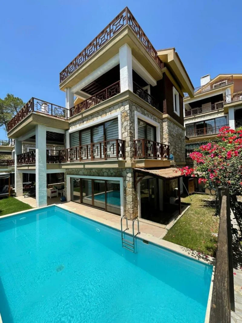 Villa ELA