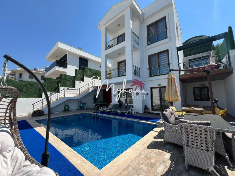 BOĞAZİÇİ'NDE 5+1 LÜX VİLLA